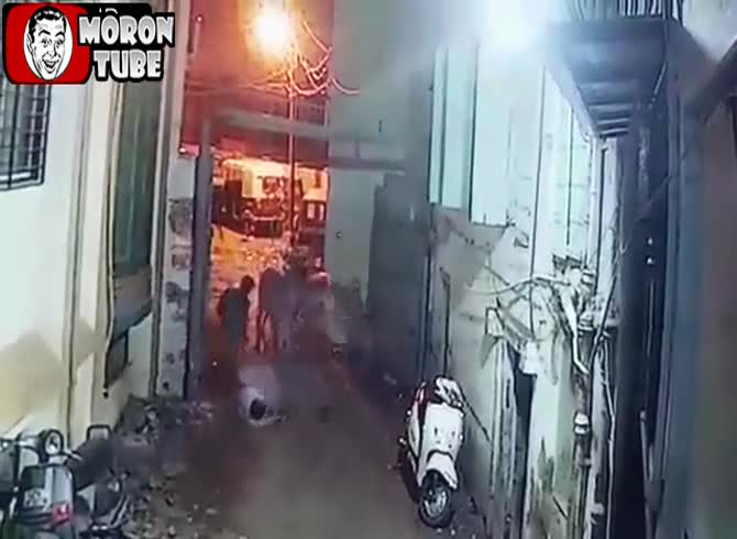 Video :Massacred by a gang in India with iron bars (public alerted)